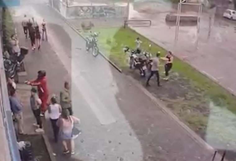A quemarropa y frente a niños: cámara grabó brutal asesinato de mujer en FEA de Alajuela