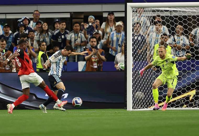 Messi ante Austria. AFP